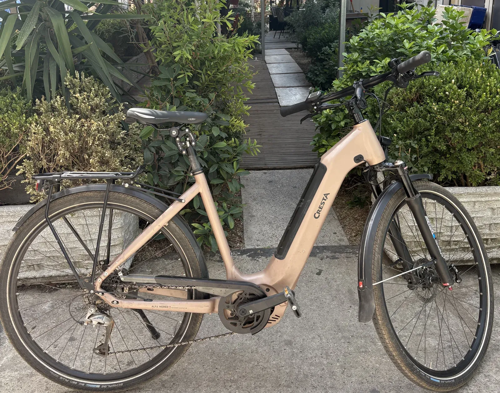 Alternate side view of the actual Cresta e-bike