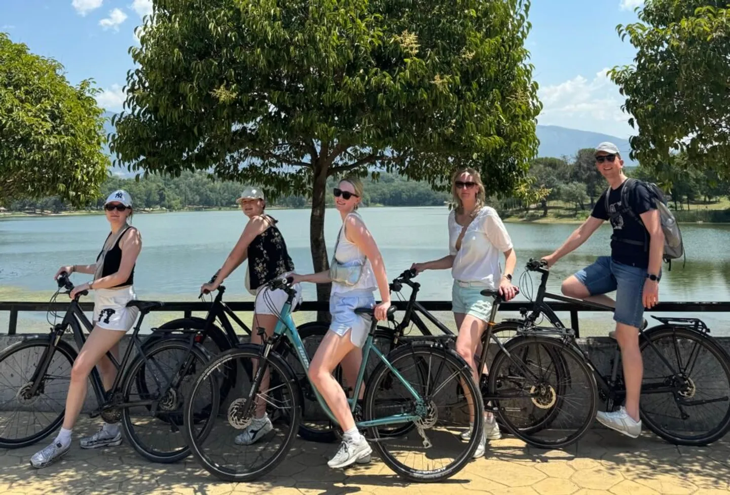 Baja Bikes in Tirana? Daarom Kiezen Nederlandse Reizigers Voor Onze Fietstour