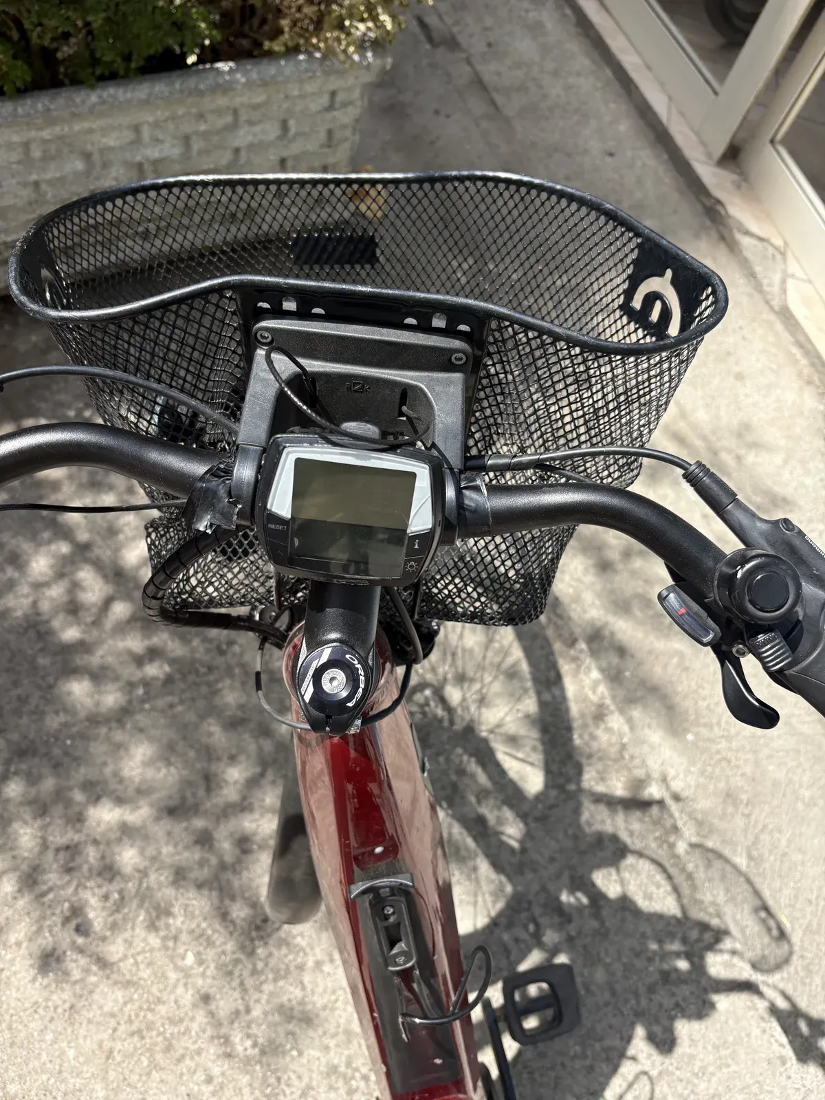 Pegasus cockpit, Bosch Intuvia display and front basket