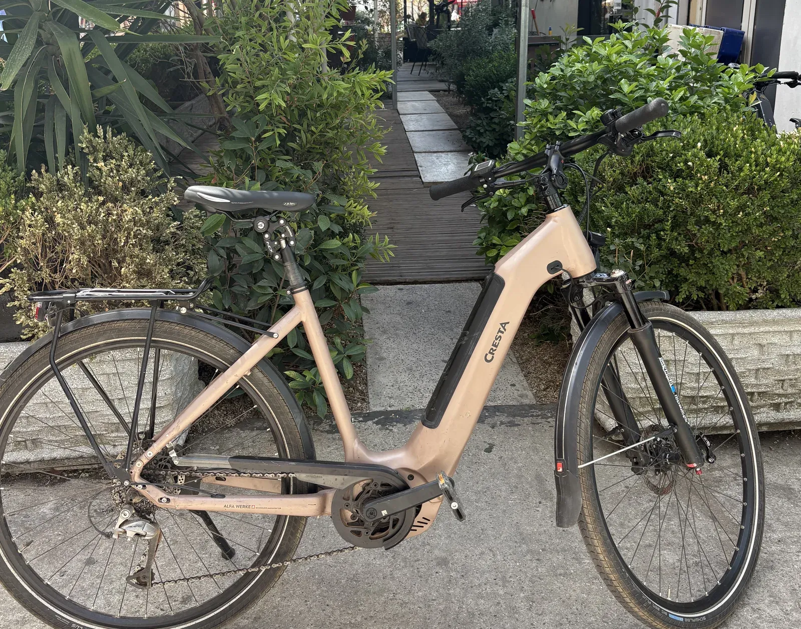 Actual champagne Cresta eUrban Neo Plus e-bike offered for sale in Tirana